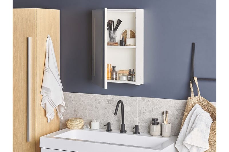 Belmena Badrumsskåp 40 cm Spegel med LED-belysning - Vit - Hus & renovering - Kök & bad - Badrum - Badrumsmöbler & badrumsinredning - Spegelskåp badrum