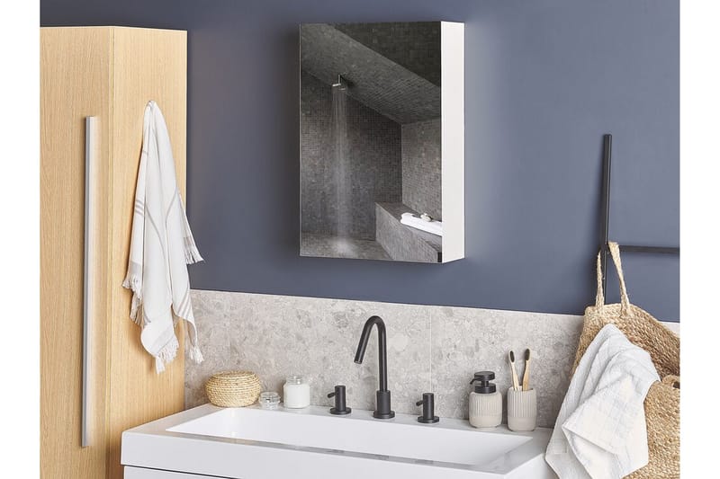 Carmenes Badrumsskåp 40 cm med Spegel - Vit - Hus & renovering - Kök & bad - Badrum - Badrumsmöbler & badrumsinredning - Spegelskåp badrum