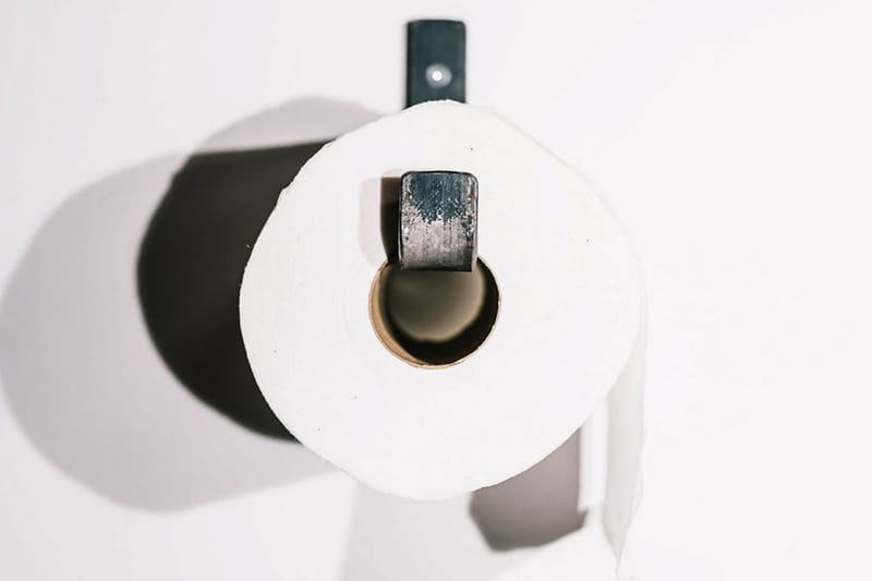 Toalettpappershållare 12x14 cm - Svart - Badrumstillbehör - Toalettpappershållare