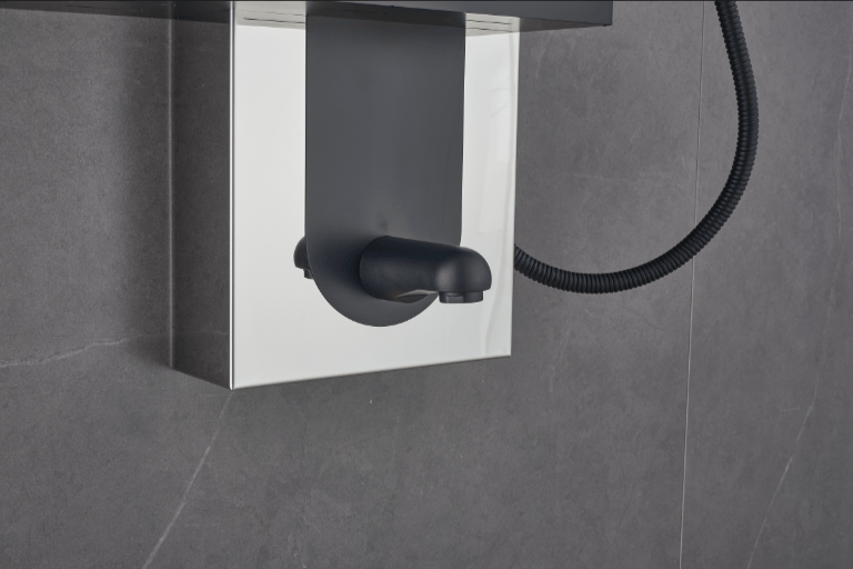 Duschpanel i svart och spegelblank rostfritt stål | Amanda - Hus & renovering - Kök & bad - Badrum - Duscharmatur & dusch tillbehör