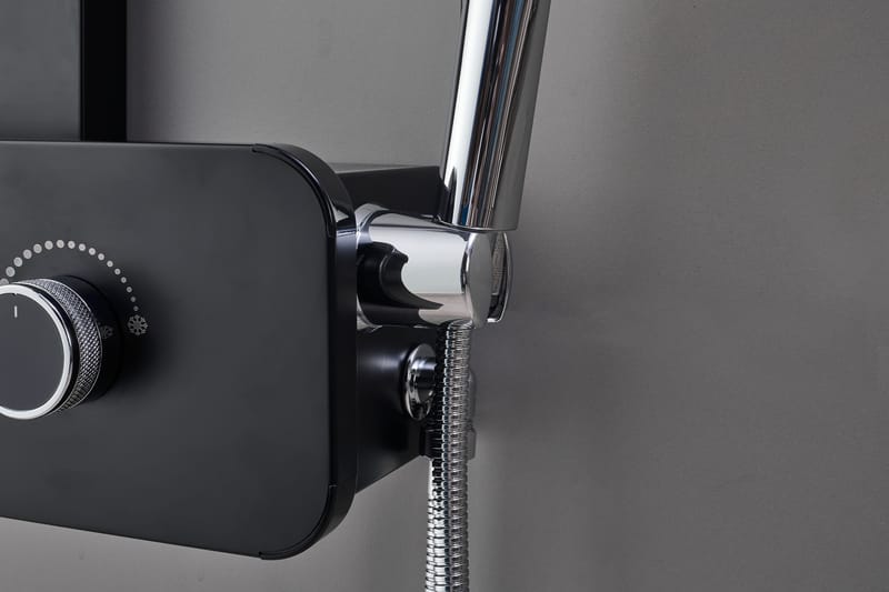 Duschpanel i svart rostfritt stål | Sylvana - Hus & renovering - Kök & bad - Badrum - Duscharmatur & dusch tillbehör