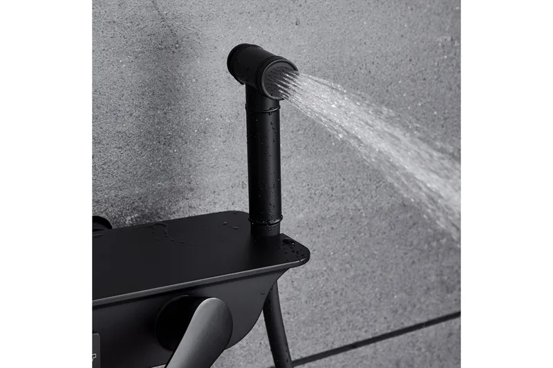 Takduschset med LED-display - Hus & renovering - Kök & bad - Badrum - Duscharmatur & dusch tillbehör