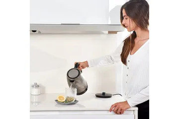 Vattenkokare Black+Decker 2200W 1.7L Borstat Rostfritt Stål - Silver - Hushåll - Matlagning & Bakning - Köksredskap & kökstillbehör