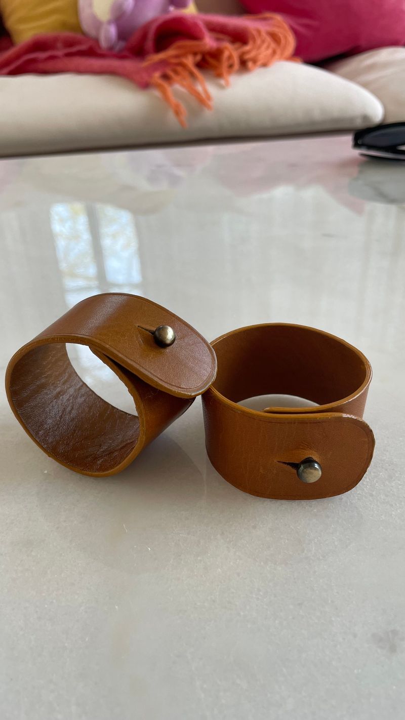 Servettring läder med bollspänne - brun - Hushåll - Servering & Dukning - Annat för Dukning & Servering - Uppläggning & serveringstillbehör