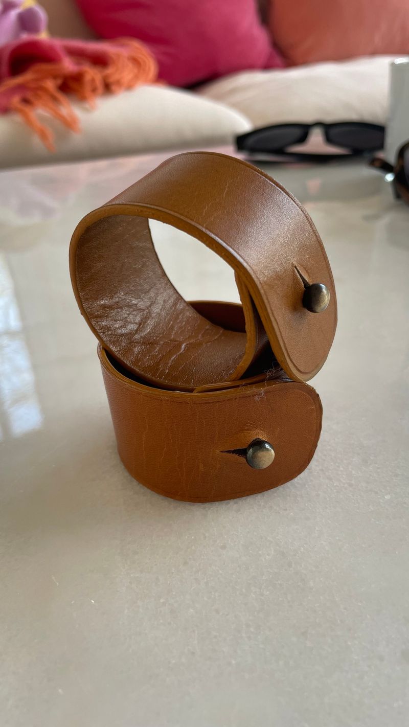 Servettring läder med bollspänne - brun - Hushåll - Servering & Dukning - Annat för Dukning & Servering - Uppläggning & serveringstillbehör