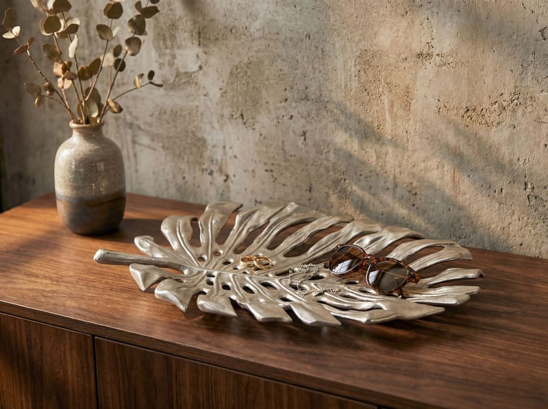 Ivora Dekorationsskål Monstera i aluminium - silver - Hushåll - Servering & Dukning - Brickor & fat