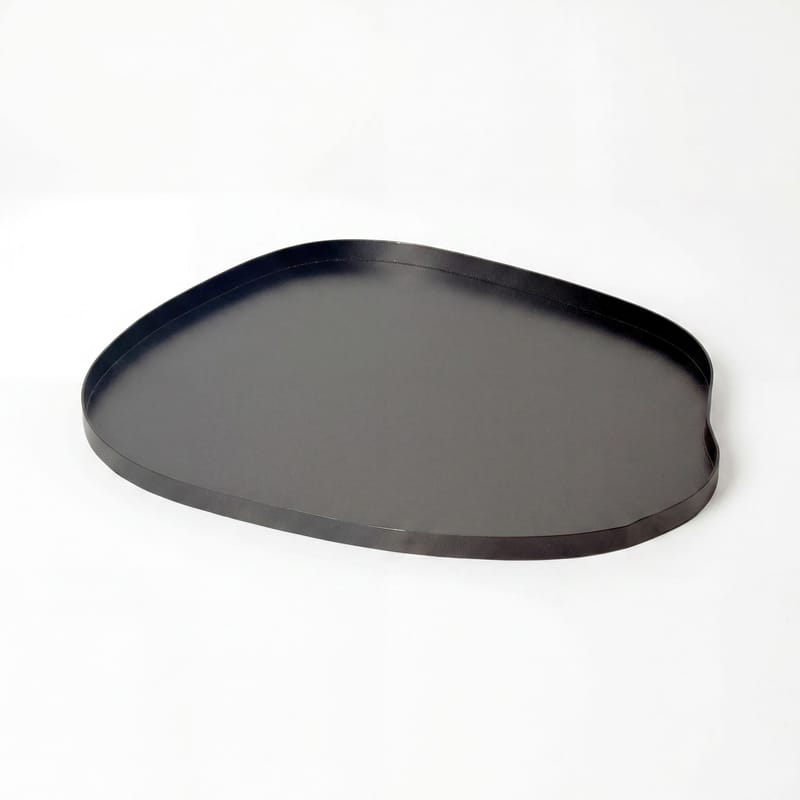 Ralven Dekorationsfat 50 cm i metall med organisk design - matt svart - Hushåll - Servering & Dukning - Brickor & fat