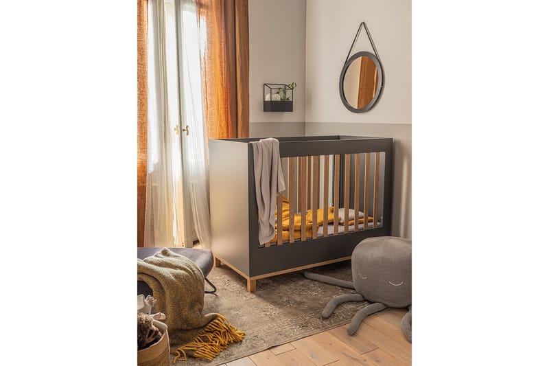 Altitude Spjälsäng 60x120 cm Grå/Trä/Natur - Grå/Ek - Möbler - Barnmöbler - Barnsäng & juniorsäng - Spjälsäng