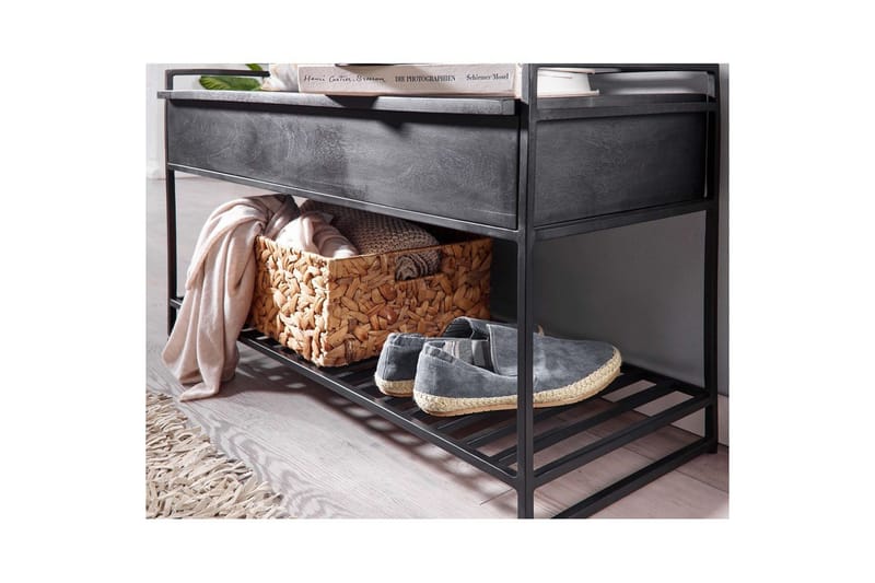 Bänk Wohnling industriell look med stort förvaringsutrymme i massivt trä och öppen skohylla Svart - Svart - Möbler - Bord & matgrupper - Avlastningsbord - Lampbord