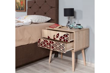 Brokind Sängbord 60 cm med Förvaring 2 Lådor Trianglar - Natur/Röd - Möbler - Bord & matgrupper - Avlastningsbord - Sängbord & nattduksbord