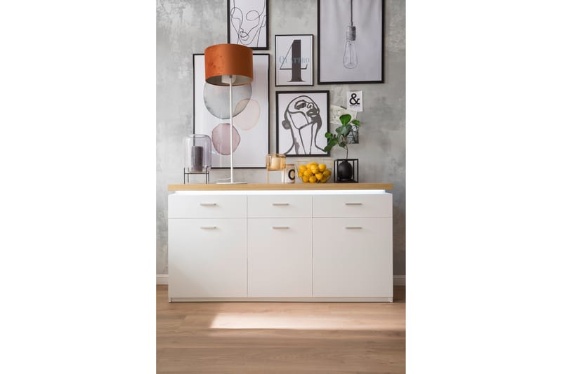 Degaust Sidobord 156 cm - Vit/Ek - Möbler - Bord & matgrupper - Avlastningsbord - Lampbord