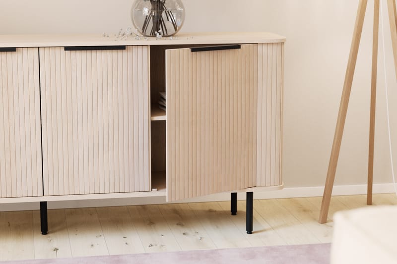 Kopparbo Sideboard Vitlaserad Ek - Ljust vitlaserat ekträ - Sideboard & skänk