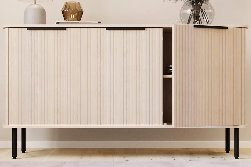 Kopparbo Sideboard Vitlaserad Ek - Ljust vitlaserat ekträ - Förvaring - Förvaringsmöbler - Sideboard & skänk