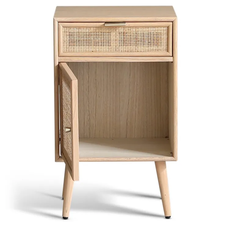 Sängbord i rotting/ek - Stockholm - Ekbetsat trä/ljus rotting - Möbler - Bord & matgrupper - Avlastningsbord - Sängbord & nattduksbord