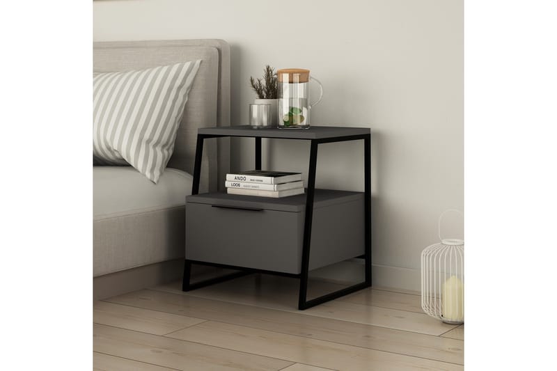 Bodsjö Sängbord 45 cm med Förvaring Hylla + Lucka - Grå/Svart - Möbler - Bord & matgrupper - Avlastningsbord - Sängbord & nattduksbord