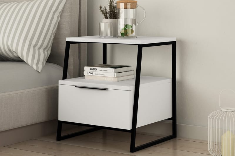 Bodsjö Sängbord 45 cm med Förvaring Hylla + Lucka - Vit/Svart - Möbler - Bord & matgrupper - Avlastningsbord - Sängbord & nattduksbord