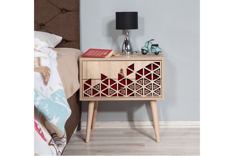Brokind Sängbord 60 cm med Förvaring 2 Lådor Trianglar - Natur/Röd - Möbler - Bord & matgrupper - Avlastningsbord - Sängbord & nattduksbord