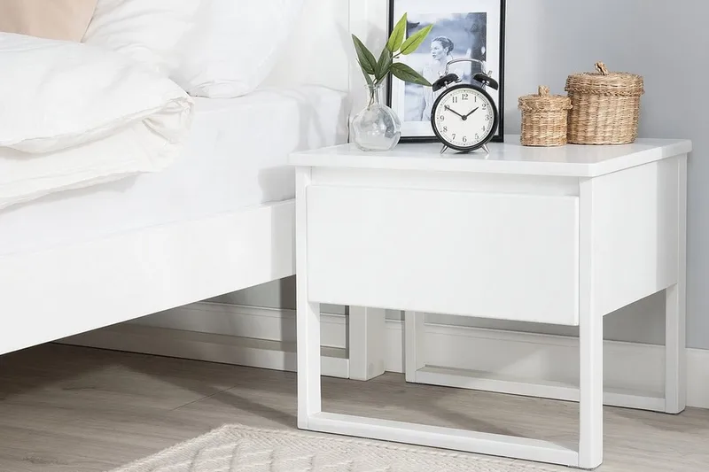 Giulia Rektangulärt Sängbord 50 cm med Förvaring och Lådor i Trä - Vit - Möbler - Bord & matgrupper - Avlastningsbord - Sängbord & nattduksbord
