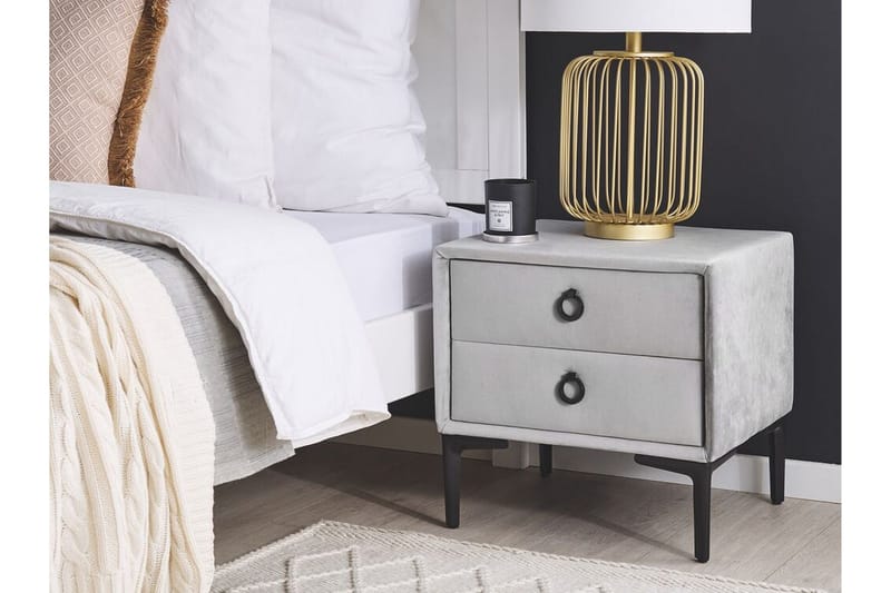 Sezanne Sängbord 44 cm - Sammet/Grå - Möbler - Bord & matgrupper - Avlastningsbord - Sängbord & nattduksbord