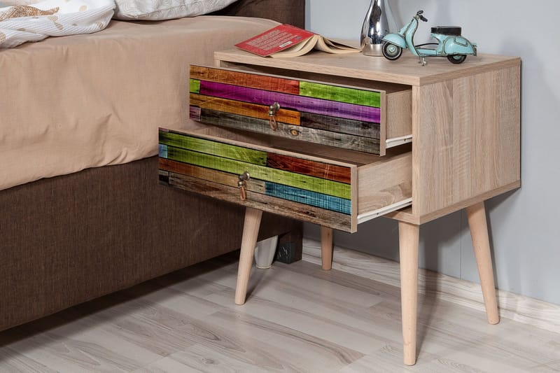 Vellavie Sängbord 60 cm med Förvaring 2 Lådor Regnbågspanel - Röd/Grön - Möbler - Bord & matgrupper - Avlastningsbord - Sängbord & nattduksbord