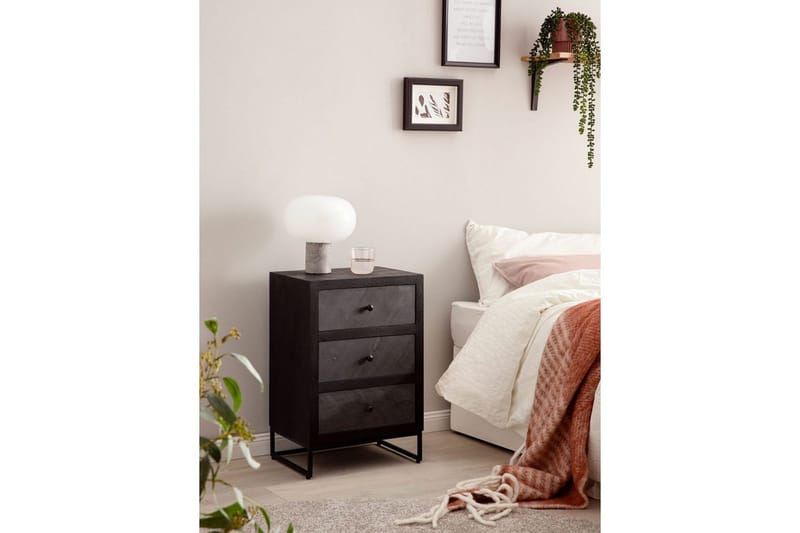 Sängbord Wohnling gjord av massivt trä för boxspringbädd med 3 lådor, skifferlook, i lantlig stil Svart - Svart - Möbler - Bord & matgrupper - Avlastningsbord - Sängbord & nattduksbord