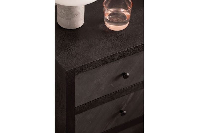 Sängbord Wohnling gjord av massivt trä för boxspringbädd med 3 lådor, skifferlook, i lantlig stil Svart - Svart - Möbler - Bord & matgrupper - Avlastningsbord - Sängbord & nattduksbord