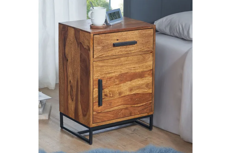 Sängbord Wohnling Massivt trä för kontinentalsängar med 3 lådor 1 dörr lantlig stil - Möbler - Bord & matgrupper - Avlastningsbord - Sängbord & nattduksbord