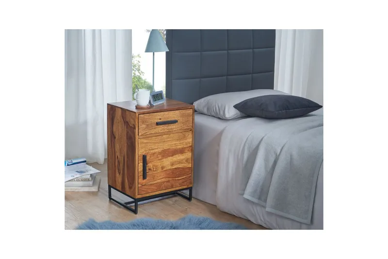 Sängbord Wohnling Massivt trä för kontinentalsängar med 3 lådor 1 dörr lantlig stil - Möbler - Bord & matgrupper - Avlastningsbord - Sängbord & nattduksbord