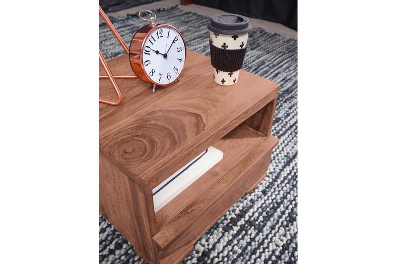 Sängbord Wohnling Massivt trä med låda och hylla i låg design i lantlig stil Akacia - Akacia - Möbler - Bord & matgrupper - Avlastningsbord - Sängbord & nattduksbord