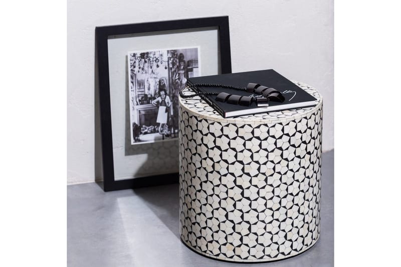 Sidobord Neva - Möbler - Bord & matgrupper - Avlastningsbord - Lampbord