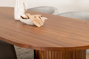 Bianca Oval Matgrupp 200 cm med 4 Berit Matstolar - valnöt och ljusgrå - Möbler - Bord & matgrupper - Matgrupper