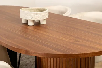 Bianca Oval Matgrupp 200 cm med 4 Berit Matstolar - valnötsfärgad, beige och svart - Möbler - Bord & matgrupper - Matgrupper