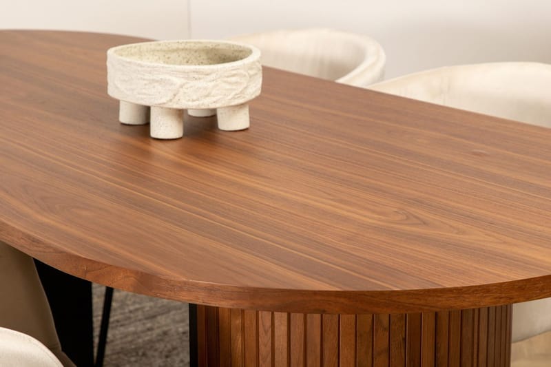 Bianca Oval Matgrupp 200 cm med 4 Berit Matstolar - valnötsfärgad, beige och svart - Möbler - Bord & matgrupper - Matgrupper