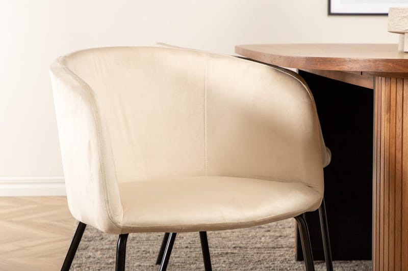 Bianca Oval Matgrupp 200 cm med 4 Berit Matstolar - valnötsfärgad, beige och svart - Möbler - Bord & matgrupper - Matgrupper