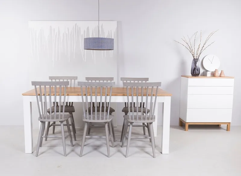 Dalarö matgrupp med pinnstolar - 180 cm bord vit/ek med 6 st gråa pinnstolar - Vit/ek med gråbetsade stolar - Möbler - Bord & matgrupper - Matgrupper