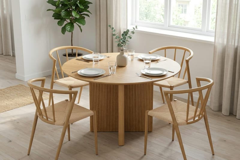 Edda Matgrupp runt 110 cm Ek med 4 Winston Matstolar - Ek - Möbler - Bord & matgrupper - Matgrupper