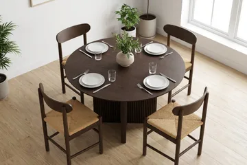 Edda Matgrupp runt 110 cm Rökt Ek med 4 Malte Matstolar - Rökt ek - Möbler - Bord & matgrupper - Matgrupper