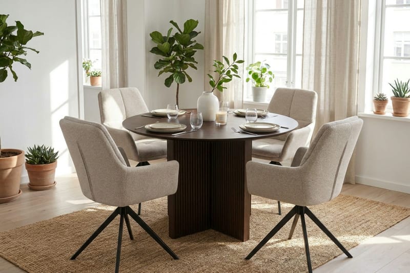 Edda Matgrupp runt 110 cm Rökt Ek med 4 Torsby Matstolar - Rökt ek - Möbler - Bord & matgrupper - Matgrupper
