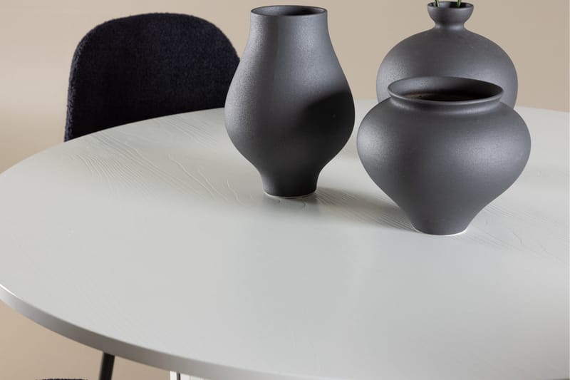 Härön Matgrupp 110 cm Rund med 4 Polar stolar - Vit/Svart - Möbler - Bord & matgrupper - Matgrupper