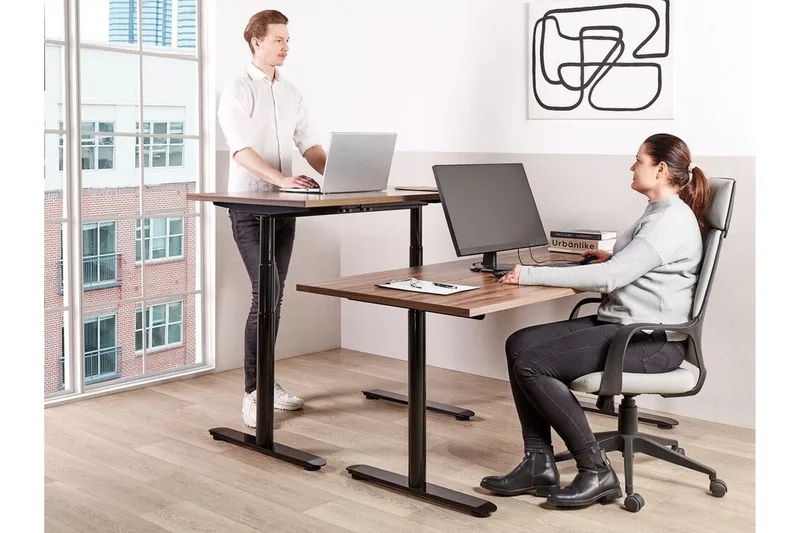 Banner Skrivbord 80x180 cm - Mörkt trä/Svart - Möbler - Bord & matgrupper - Kontorsbord - Skrivbord - Höj och sänkbart skrivbord