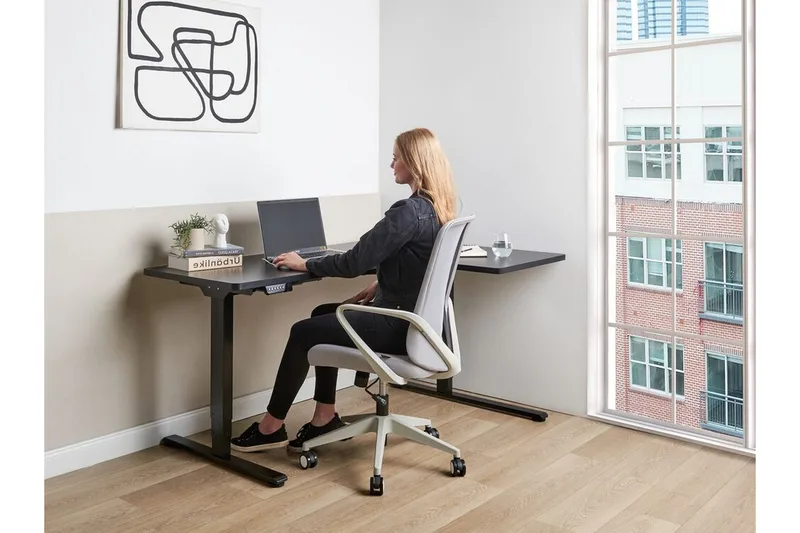 Bina Skrivbord 109x160 cm - Svart - Möbler - Bord & matgrupper - Kontorsbord - Skrivbord - Höj och sänkbart skrivbord