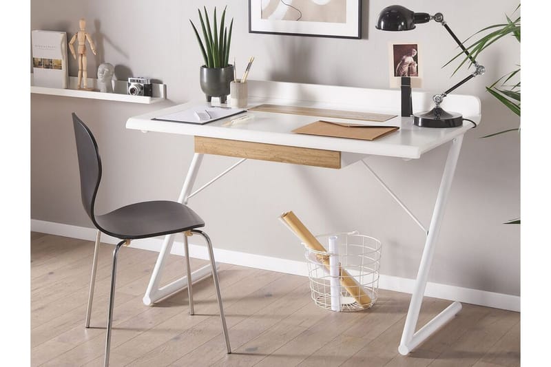 Skrivbord 120 x 60 cm vit/ljust trä FOCUS - Vit - Möbler - Bord & matgrupper - Kontorsbord - Skrivbord