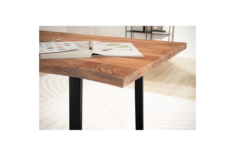 Skrivbord Wohnling Massiv trä träd kant metallben lantlig stil Svart, Rak, 140x60 cm - Svart, Rak, 140x60 cm - Möbler - Bord & matgrupper - Kontorsbord - Skrivbord