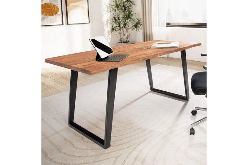Skrivbord Wohnling Massiv trä träd kant metallben lantlig stil Svart, vinklad, 160x80 cm - Svart, vinklad, 160x80 cm - Möbler - Bord & matgrupper - Kontorsbord - Skrivbord
