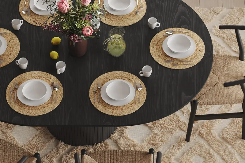 Kopparbo Runt Matbord 130 cm Förlängningsbar med illäggsskiva - Svart Trä / Ribbad - Möbler - Bord & matgrupper - Matbord & köksbord