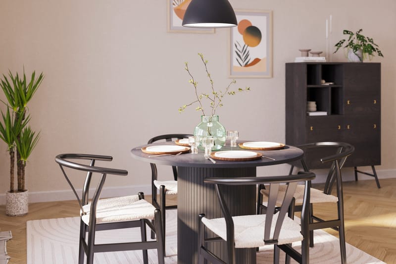 Kopparbo Matgrupp 106 cm Rund med 4 Dastoori Matstol - 2220067-4,2229318-1 - Svart - Möbler - Bord & matgrupper - Matgrupper