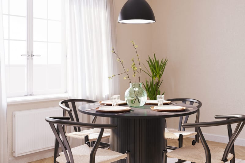 Kopparbo Matgrupp 106 cm Rund med 4 Dastoori Matstol - 2220067-4,2229318-1 - Svart - Möbler - Bord & matgrupper - Matgrupper