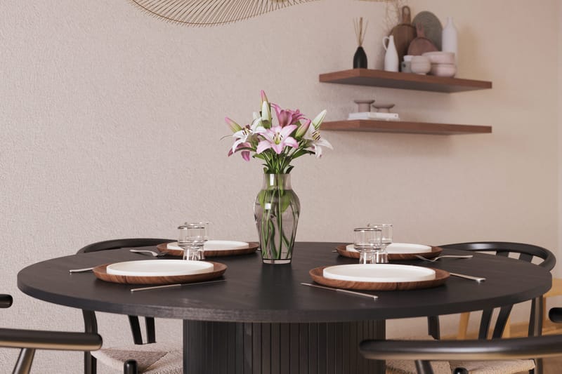 Kopparbo Matgrupp Rund 130 cm med 4 Dastoori Matstol - 2220067-4,2223286-1 - Svart - Möbler - Bord & matgrupper - Matgrupper