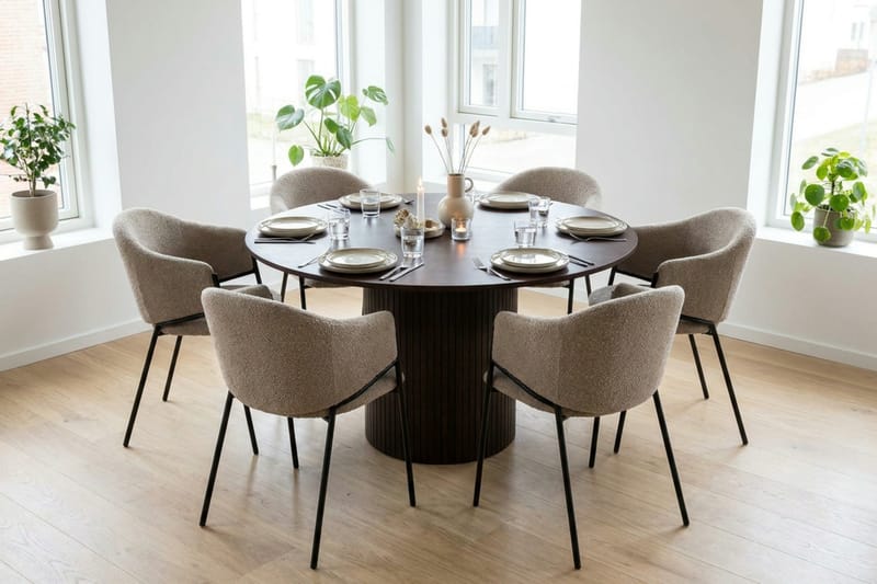Kopparbo Matgrupp runt 130 cm Rökt Ek med 6 Filip Matstolar - Rökt ek - Möbler - Bord & matgrupper - Matgrupper