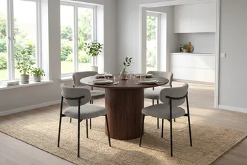 Kopparbo Rund Matgrupp 110 cm – Matbord med 4 Lucy Matstolar i Trä med Valnötsutseende - Brun - Möbler - Bord & matgrupper - Matgrupper